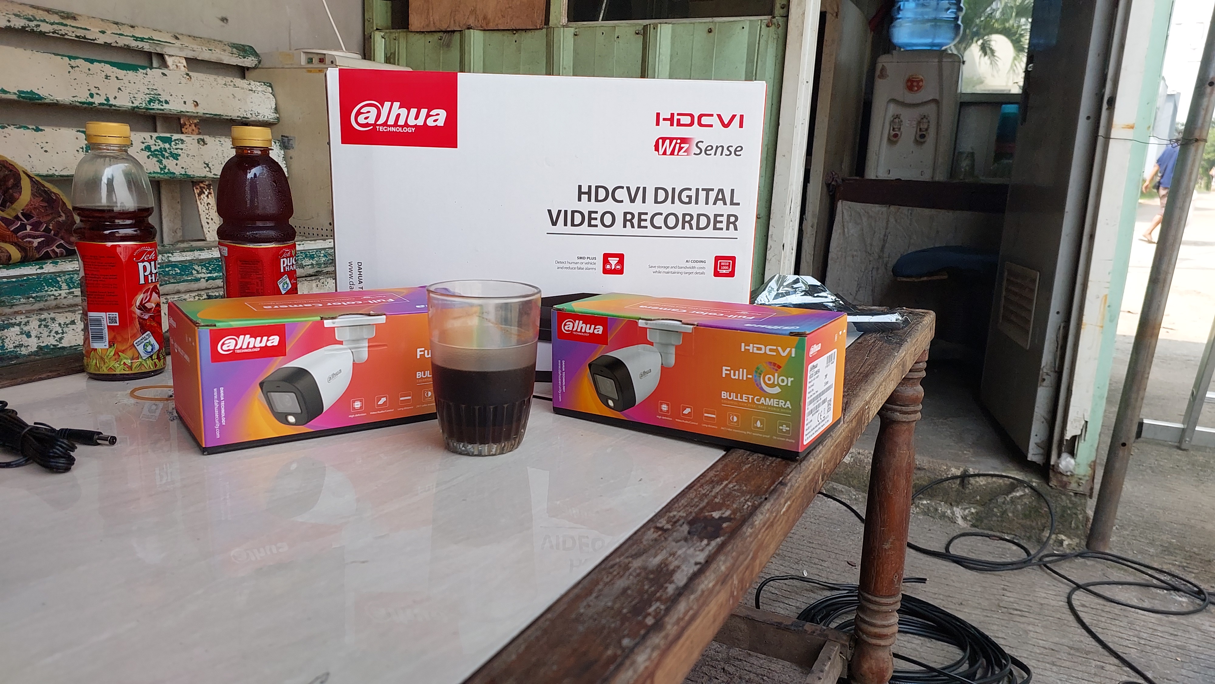 Pemasangan CCTV Paketan 2 Kamera Full Color di POS Pintu Masuk Perumahan